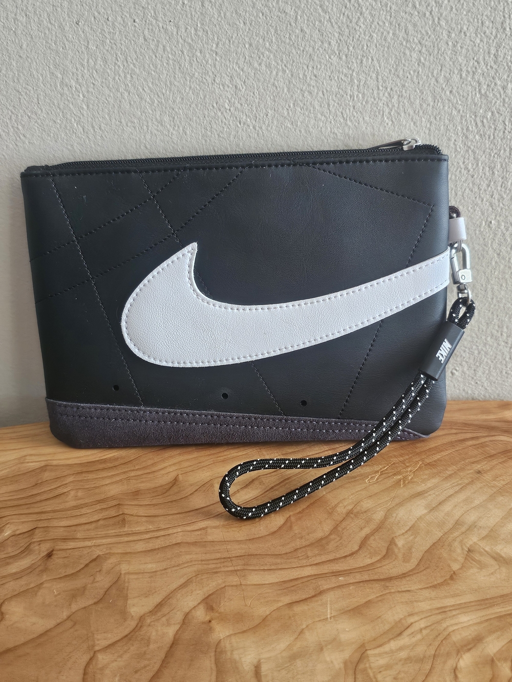 Nike Black White Blazer Swoosh Wristlet Clutch - Picture 2 of 6